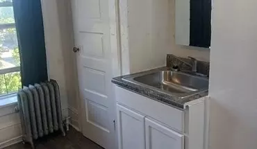 2 of 7 1717 W Burnside St House for rent in Portland, OR