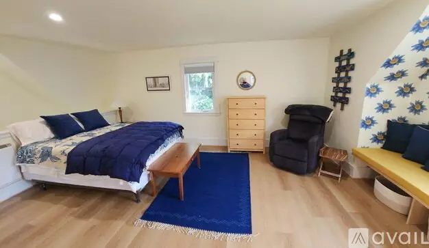 8966 N Town Dr Unit 1 Apartment for rent in Bainbridge Island, WA