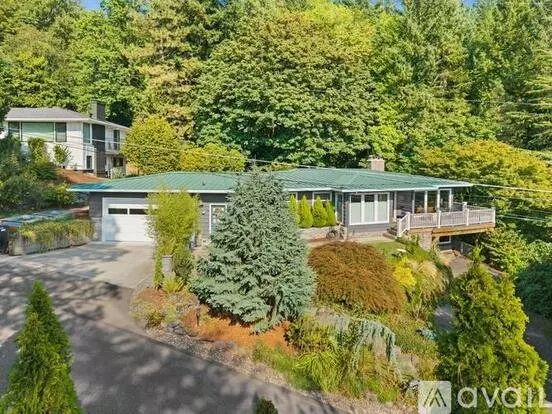 2425 SW Hamilton St Apartment for rent in Portland, OR