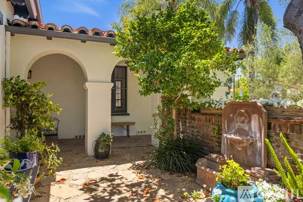 1116 S Ln Apartment for rent in Los Angeles, CA