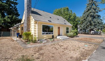 4921 SE 76th Ave Apartment for rent in Portland, OR