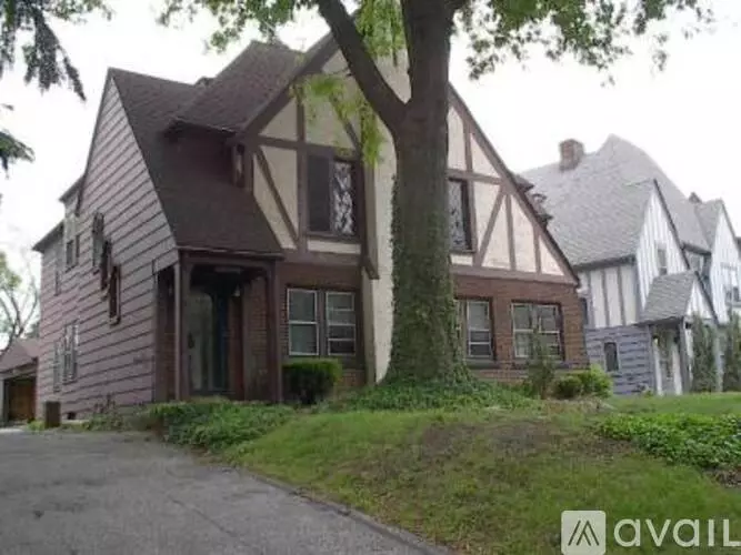 18323 Newell Rd, Unit 3 Apartment for rent in Shaker Heights, OH