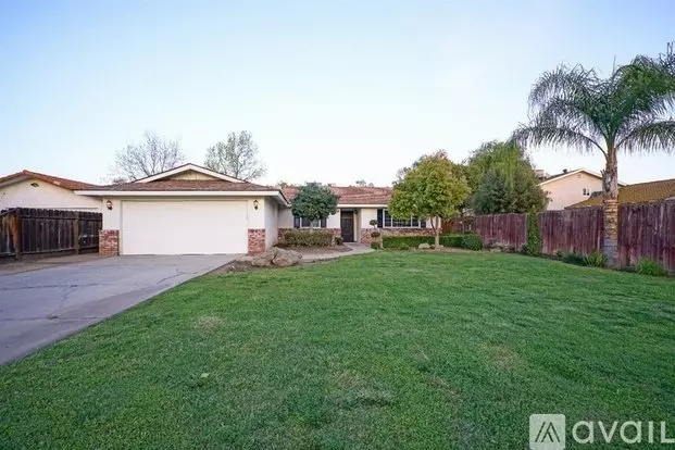 61 N Hughes Ave Apartment for rent in Clovis, CA