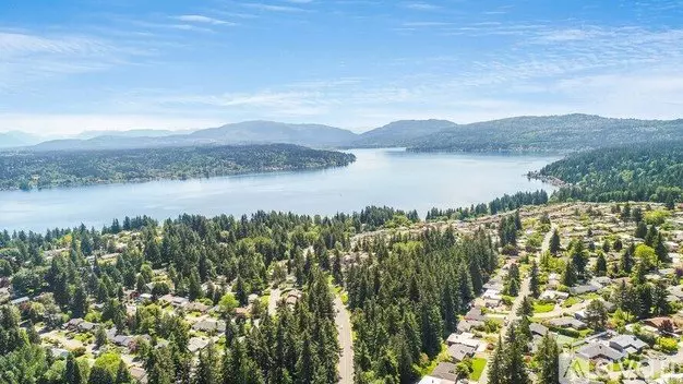 17050 Northup Way, Unit 3 Apartment for rent in Bellevue, WA 17050 Northup Way, Unit 3 Apartment for rent in Bellevue, WA