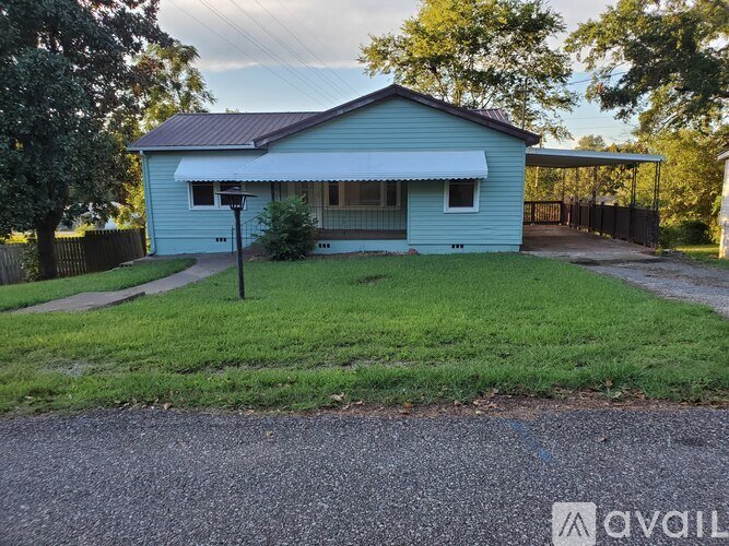 850 Newly Renovated 2 Bedroom 15 Bathroom Single Family Home In