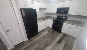1014 Pine St Unit 1 Apartment for rent in La Crosse, WI