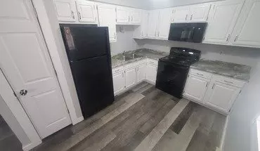 2 of 14 1014 Pine St Unit 1 Apartment for rent in La Crosse, WI