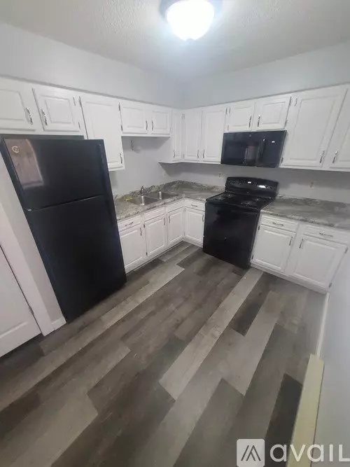 1014 Pine St Unit 1 Apartment for rent in La Crosse, WI