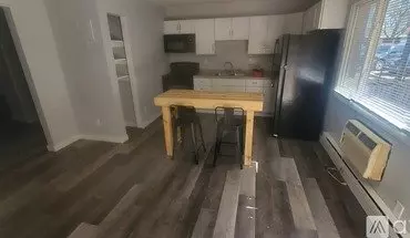 5 of 17 909 7th St Unit 3 S Apartment for rent in La Crosse, WI