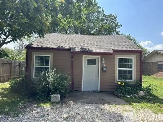 809 S Bonn St Apartment for rent in Wichita, KS
