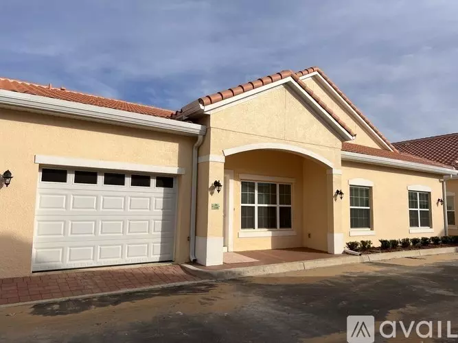 2106 Shantiniketan Blvd Unit B6 House for rent in Tavares, FL