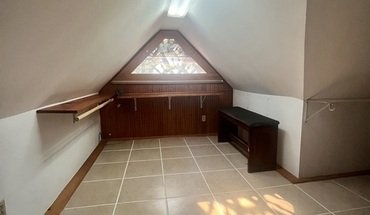 618 NE 2 St, Unit Attic Apartment for rent in Gainesville, FL