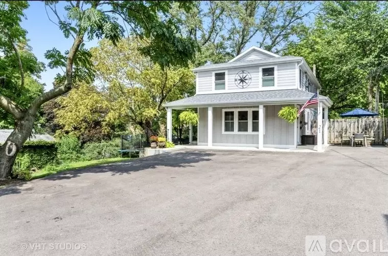 21 W Franklin Ave Unit 2 Apartment for rent in Naperville, IL