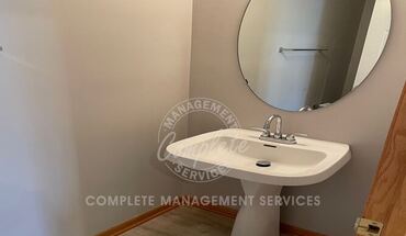 896 Braunworth Ct Unit Th Apartment for rent in Chaska, MN