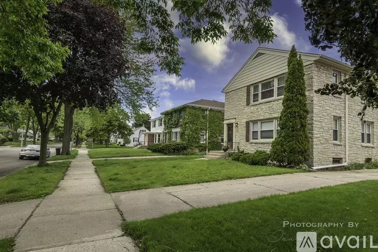 5064 N Bay Ridge Ave Unit Upper Apartment for rent in Whitefish Bay, WI