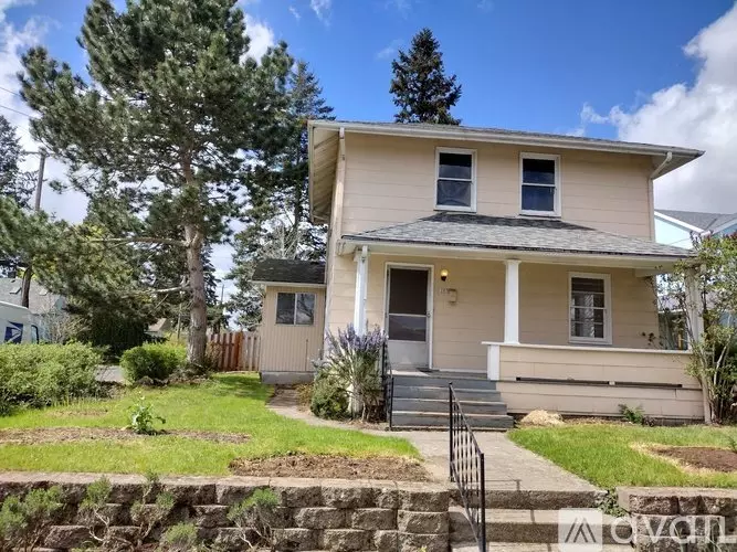 1203 NE 75th Ave House for rent in Portland, OR