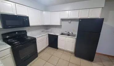 3 of 14 1322 5th Ave Unit 8 S Apartment for rent in La Crosse, WI