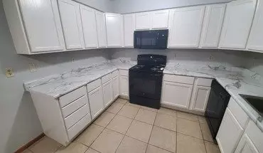 2 of 14 1322 5th Ave Unit 8 S Apartment for rent in La Crosse, WI