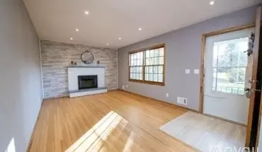 3 of 14 8725 W Bush Lake Rd House for rent in Bloomington, MN
