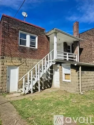 627 5th Ave Unit 1/2 Apartment for rent in Coraopolis, PA
