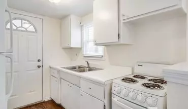 3 of 5 937 N Pontiac Trl Unit A-1 Apartment for rent in Walled Lake, MI