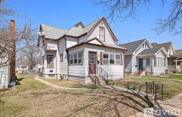 2139 Market St Unit Downstairs Apartment for rent in La Crosse, WI