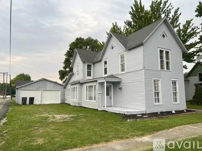 130 N Broadway St House for rent in Albany, IN