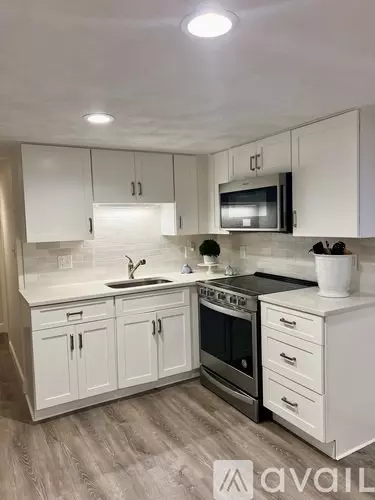 20 Arnold St House for rent in Needham, MA