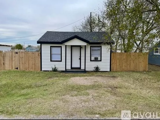 1905 North Ave Apartment for rent in Freeport, TX