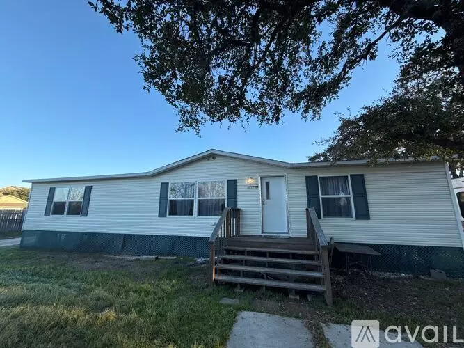 1252 N Main St House for rent in Boerne, TX