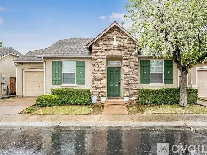 1691 N Monaco Ln House for rent in Clovis, CA