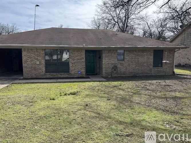 3015 W Kaufman St House for rent in Paris, TX