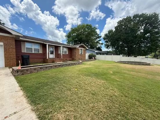 Charming 3-bedroom Home With Spacious Yard In Decatur, Al Apartment for rent in Decatur, AL