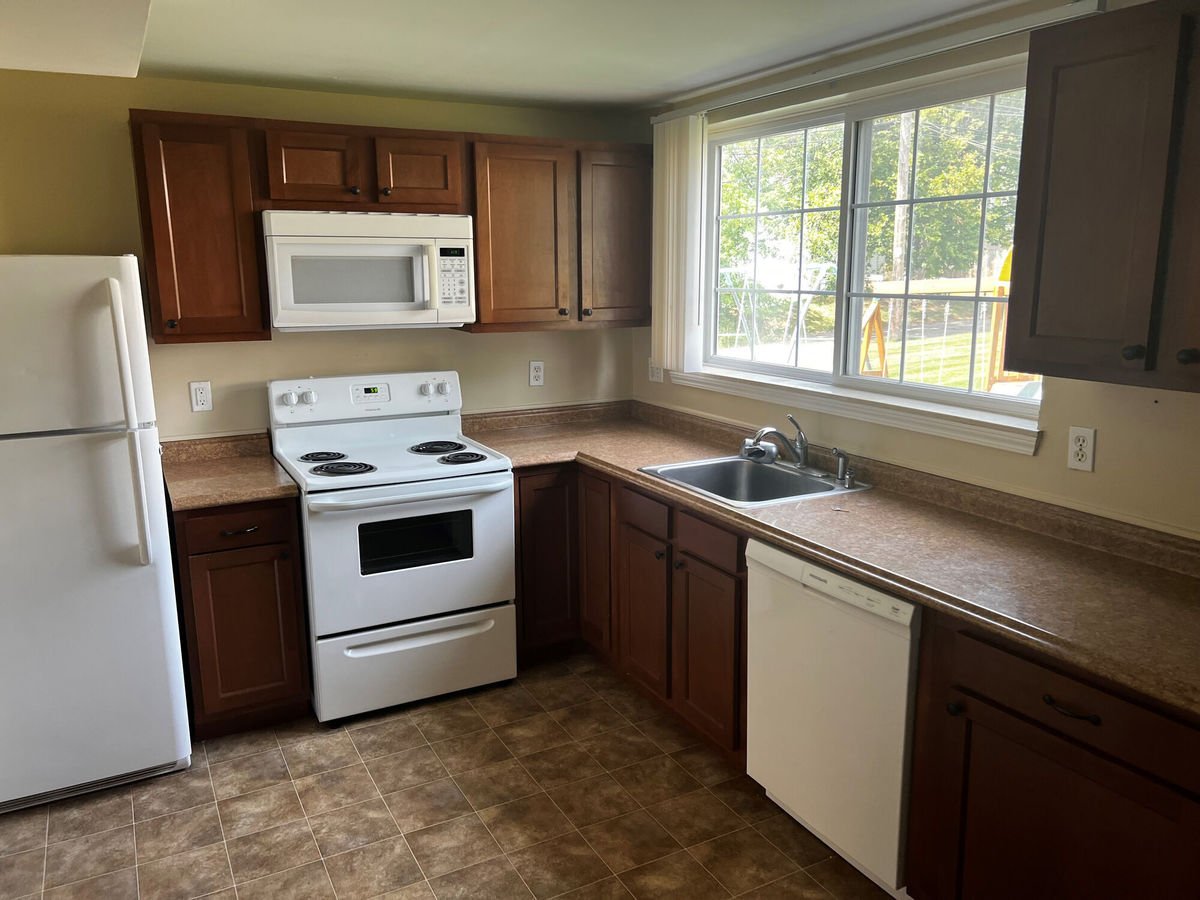 Donovan Townhomes Apartments 425 Donovan St South Lyon, MI