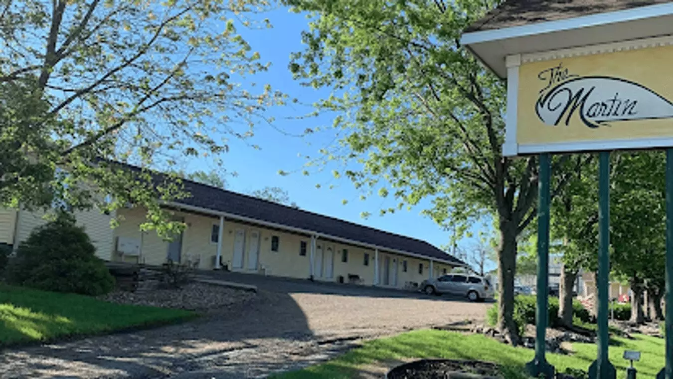 917 W Walnut Apartment for rent in Bloomfield, IA