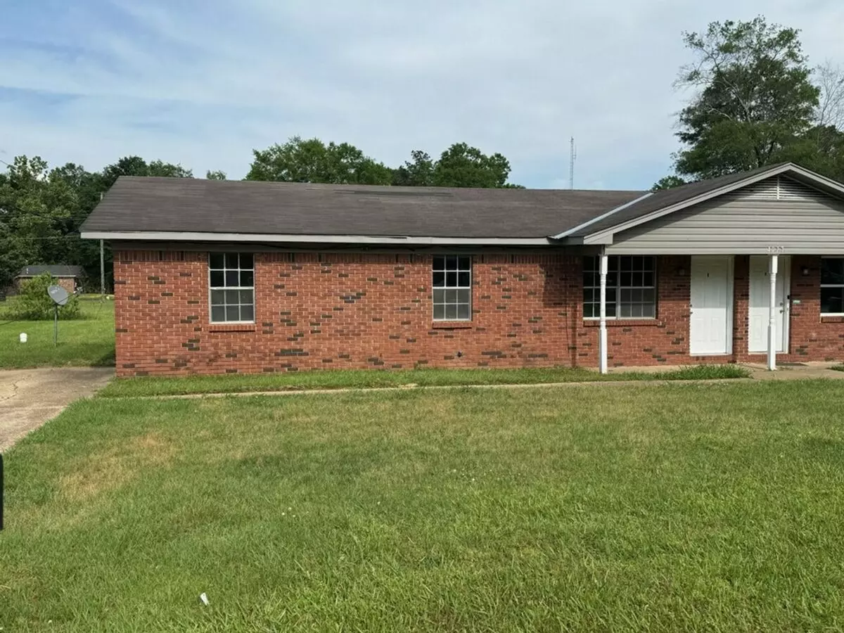 Nice 3 Bed 1 Bath Available In June! House for rent in Tuscaloosa, AL